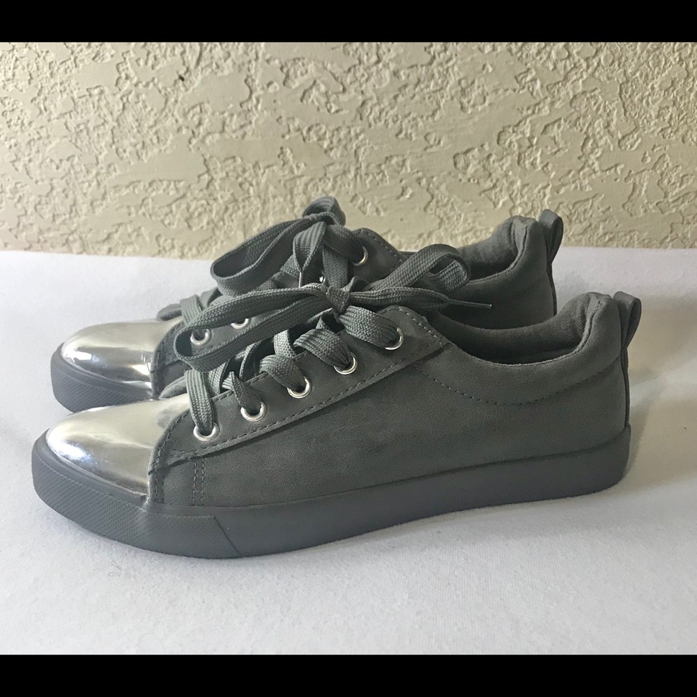 Women’s shoes